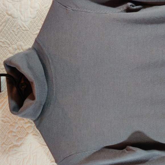 Pierre New York Turtleneck Sweater - Picture 3 of 15